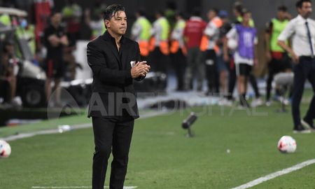 River empieza la pretemporada este lunes y la delegación vuelve a quedar en alerta por un posible brote de casos de coronavirus. River empieza la pretemporada este lunes y la delegación vuelve a quedar en alerta por un posible brote de casos de coronavirus.
