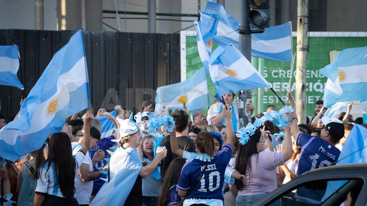 Las banderas argentinas flamearon alto en los festejos.