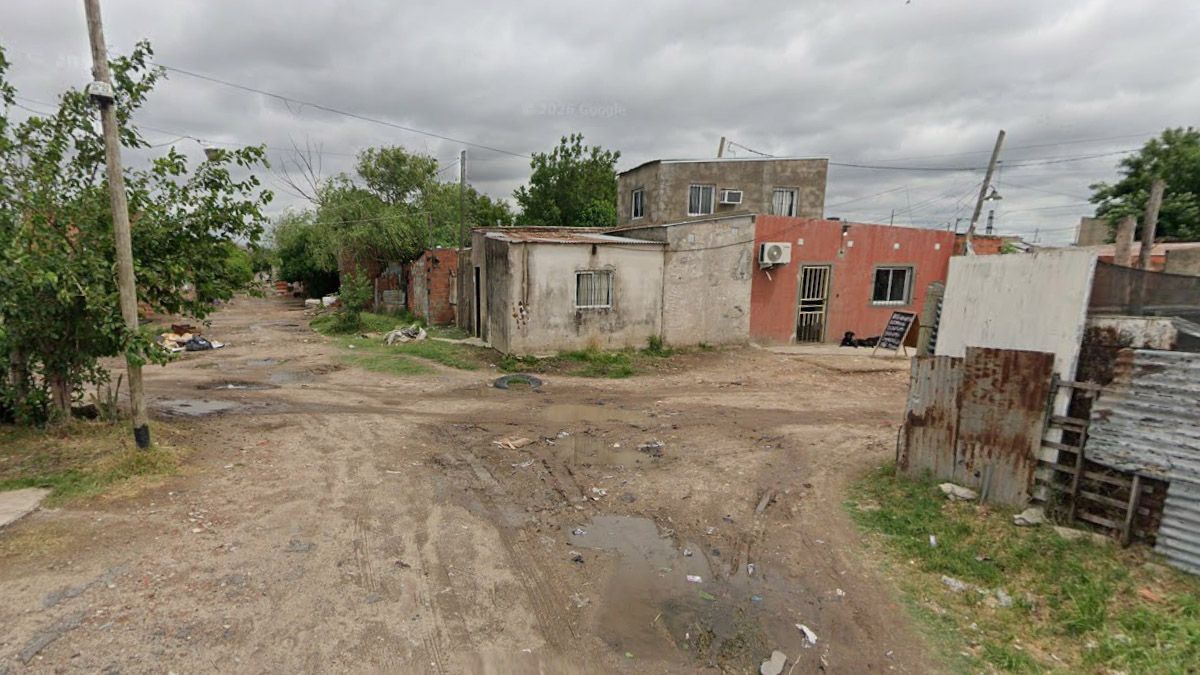 Un joven de 21 años resultó herido de arma de fuego tras ser emboscado en la vía pública por un individuo que le efectuó al menos cuatro disparos. Un joven de 21 años resultó herido de arma de fuego tras ser emboscado en la vía pública por un individuo que le efectuó al menos cuatro disparos.