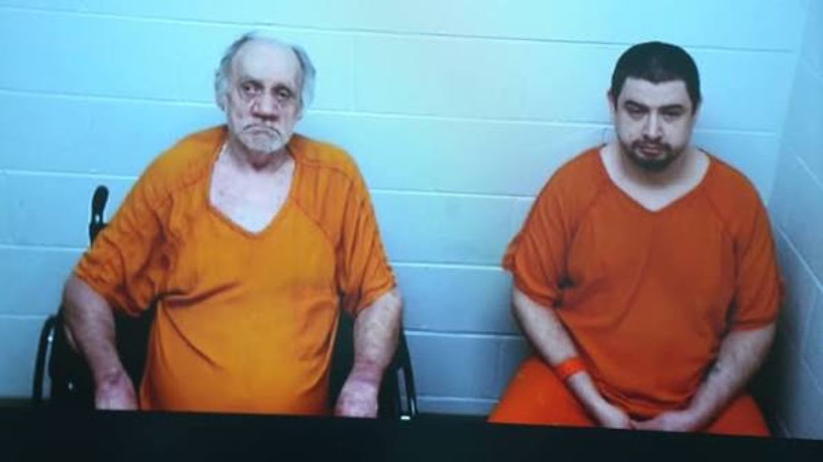 Los padres y los abuelos de los niños fueron detenidos y enfrentan múltiples cargos por abuso y negligencia infantil. Los padres y los abuelos de los niños fueron detenidos y enfrentan múltiples cargos por abuso y negligencia infantil.