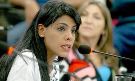 El tribunal también redujo la fianza a 2 millones de pesos para Alesia Abaigar, quien también estuvo presa por el mismo hecho, pero le fue otorgada la prisión domiciliaria. El tribunal también redujo la fianza a 2 millones de pesos para Alesia Abaigar, quien también estuvo presa por el mismo hecho, pero le fue otorgada la prisión domiciliaria.