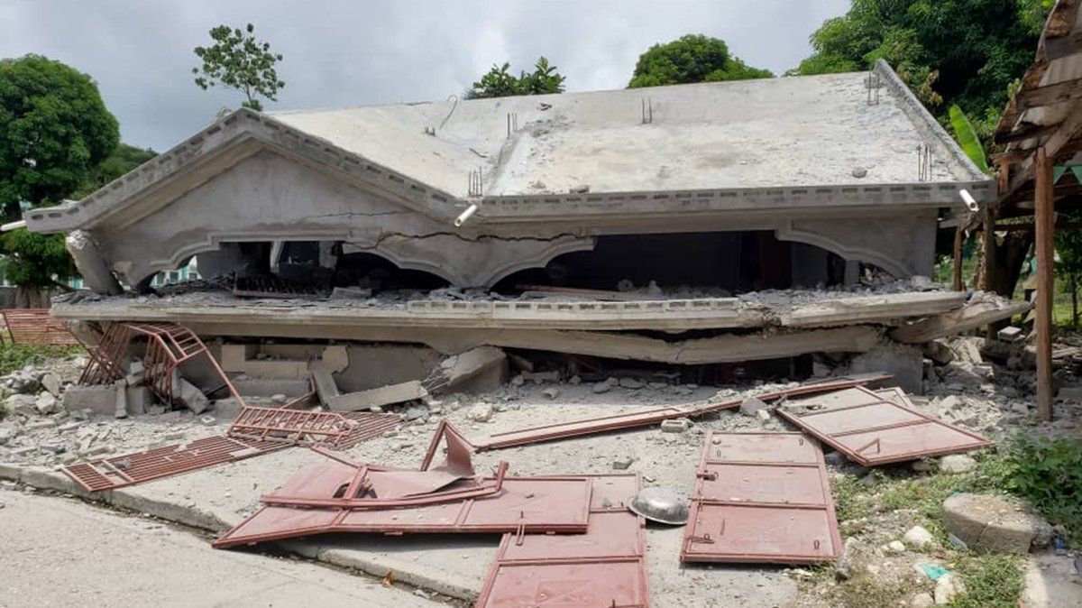 El sismo ocurrió el sábado a la mañana. Hay miles de heridos y más de 700 muertos.