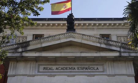 La Real Academia Española (RAE) ha considerado preferible retirar de su flamante portal lingüístico denominado Observatorio de palabras la entrada elle, debido a la confusión que ha generado su presencia en el listado de vocablos que no aparecen en el diccionario pero suelen generar dudas. La Real Academia Española (RAE) ha considerado preferible retirar de su flamante portal lingüístico denominado Observatorio de palabras la entrada elle, debido a la confusión que ha generado su presencia en el listado de vocablos que no aparecen en el diccionario pero suelen generar dudas.