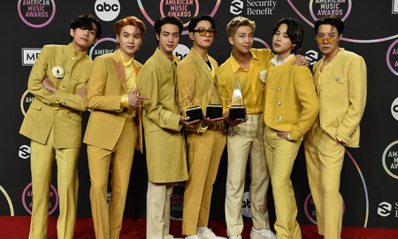 El grupo de Kpop, BTS, hizo historia en la entrega de premios, ganando las tres categorías a las que estaba nominado. El grupo de Kpop, BTS, hizo historia en la entrega de premios, ganando las tres categorías a las que estaba nominado.