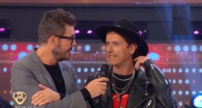Coti Sorokin pasó por la pista de ShowMatch y le dedicó una canción a Chano. 