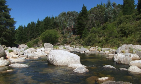 Escapada a una pequeña aldea de Córdoba escondida en el cerro Champaquí con paisajes europeos. Escapada a una pequeña aldea de Córdoba escondida en el cerro Champaquí con paisajes europeos.