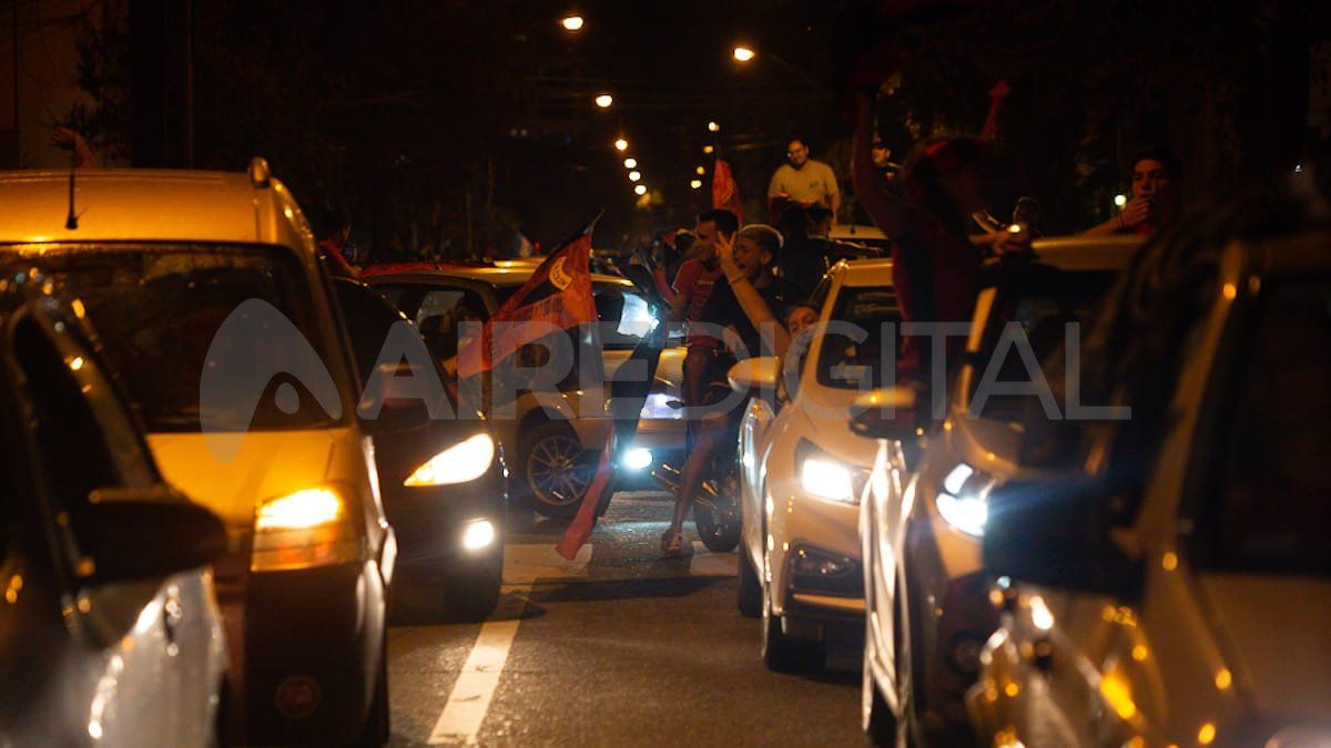 Colón campeón: la pasión sabalera salió de fiesta en las calles de Santa Fe