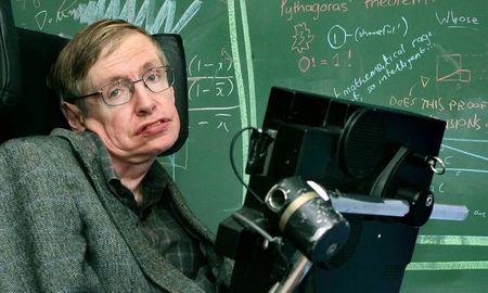 La preocupante fecha del fin del mundo que estimó la teoría de Stephen Hawking. La preocupante fecha del fin del mundo que estimó la teoría de Stephen Hawking.