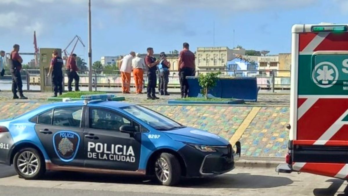 La policía se encuentra en el lugar llevando a cabo la investigación correspondiente.