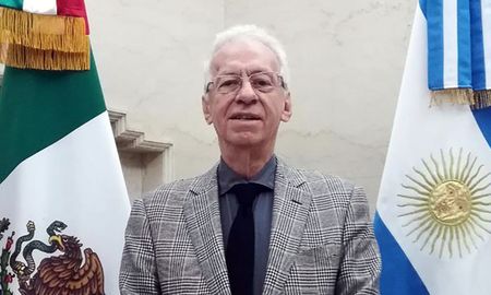 Óscar Ricardo Valero Recio Becerra, ex embajador de México en Argentina. Óscar Ricardo Valero Recio Becerra, ex embajador de México en Argentina.