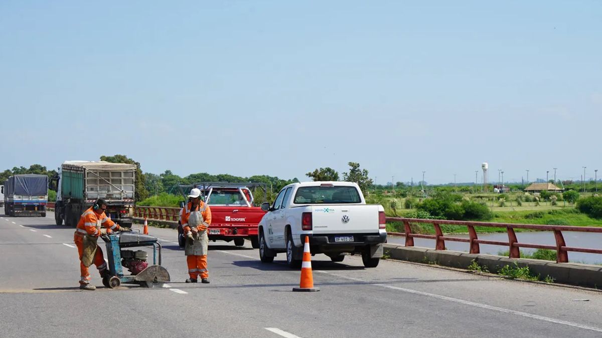 El tránsito sobre el puente del Salado en la autopista Santa Fe-Rosario también se vio afectado por obras de reparación. Aseguran que, desde la semana próxima, los trabajos se harán durante la noche.