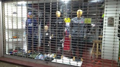 Industria en crisis: caen las ventas de indumentaria mientras crece la tensión financiera y los despidos