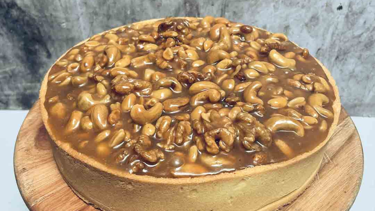 La tarta toffee de frutos secos es una excelente opción para sorprender a tus familiares o amigos. La tarta toffee de frutos secos es una excelente opción para sorprender a tus familiares o amigos.