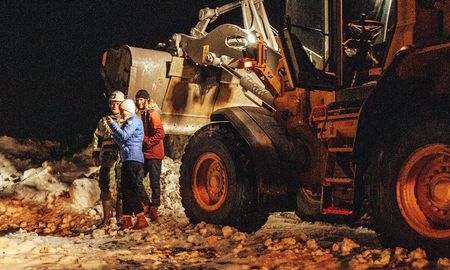 crea una cuenta en tinder al quedar varada en un camino inhospito y su match llega en tractor crea una cuenta en tinder al quedar varada en un camino inhospito y su match llega en tractor
