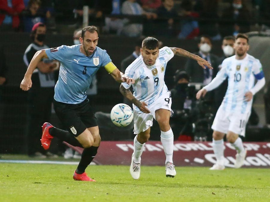 Ángel Correa fue desafectado de la Selección de fútbol de Argentina y deberá someterse a una cirugía para llegar en condiciones al Mundial de Qatar 2022.