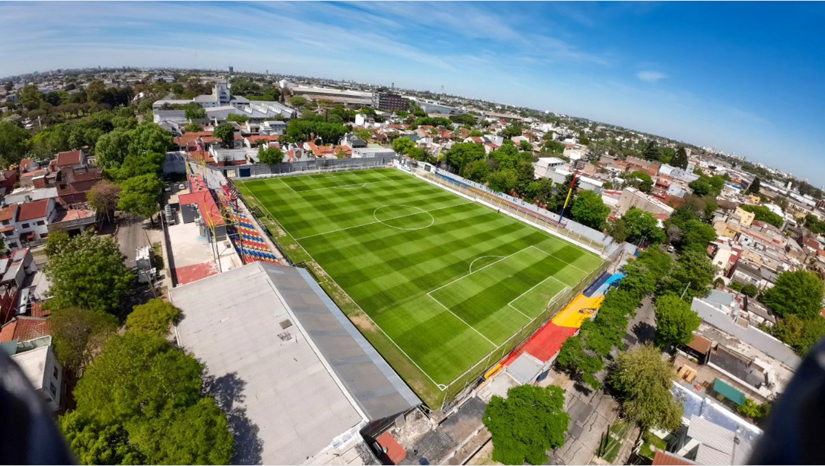 Así es el estadio de Colegiales, el equipo que ascendió a la Primera Nacional y enfrentará a Colón. Así es el estadio de Colegiales, el equipo que ascendió a la Primera Nacional y enfrentará a Colón.
