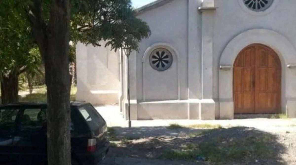 Un cura viol&oacute; la cuarentena en Mendoza: lo encontraron en un auto con una mujer