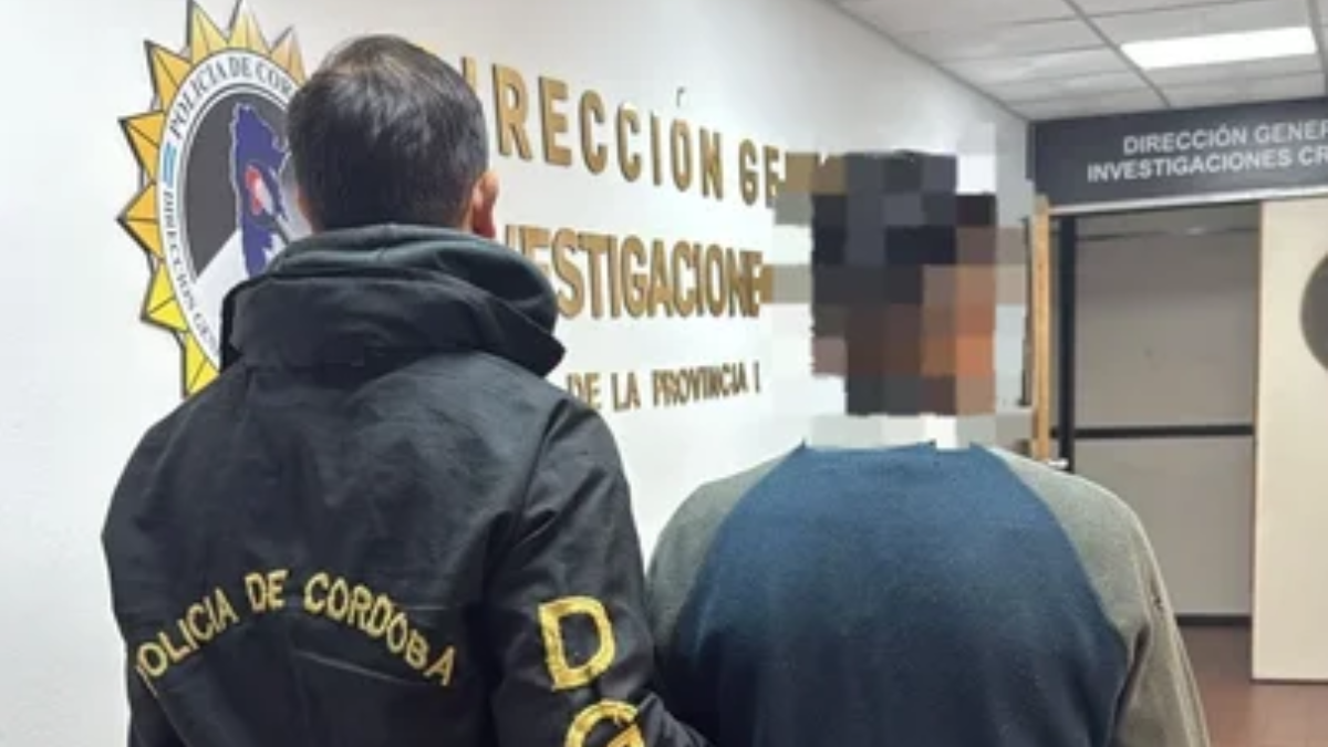 Un hombre mayor de edad fue detenido en un barrio de la zona sur de la ciudad de Córdoba, acusado de graves delitos contra la integridad sexual.