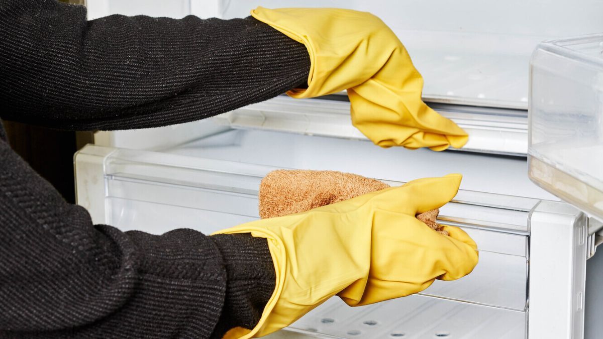 La limpieza de la heladera es clave para prevenir malos olores.&nbsp;