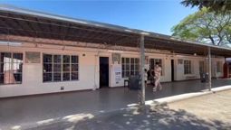 La jornada electoral en la Escuela Bustamante transcurre sin incidentes, con una participación moderada que se espera incremente a medida que avance el día. La jornada electoral en la Escuela Bustamante transcurre sin incidentes, con una participación moderada que se espera incremente a medida que avance el día.