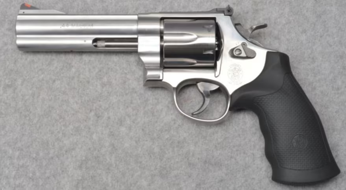 Revólver Smith and Wesson calibre .44 Magnum Guns International