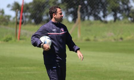 Juan Pablo Pumpido dirigiendo a Unión. Juan Pablo Pumpido dirigiendo a Unión.