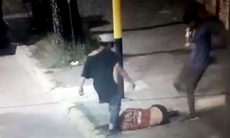 Ataque brutal en Pergamino: dos menores dejaron en coma a un malabarista Ataque brutal en Pergamino: dos menores dejaron en coma a un malabarista