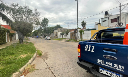 Barrio Centenario: atacan a balazos a un hijo de Quique Leiva y hieren a una mujer. Barrio Centenario: atacan a balazos a un hijo de Quique Leiva y hieren a una mujer.