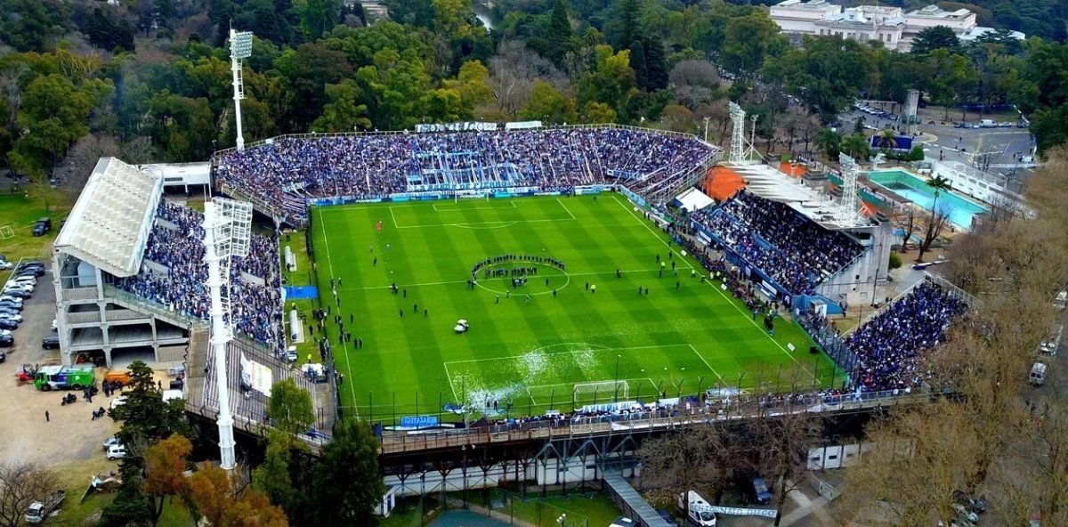 Gimnasia, con el debut de Diego Maradona como DT, recibe a Racing