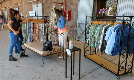 Con la mercadería en la puerta, así fue la protesta en el shopping del puerto por las restricciones ante el coronavirus Con la mercadería en la puerta, así fue la protesta en el shopping del puerto por las restricciones ante el coronavirus