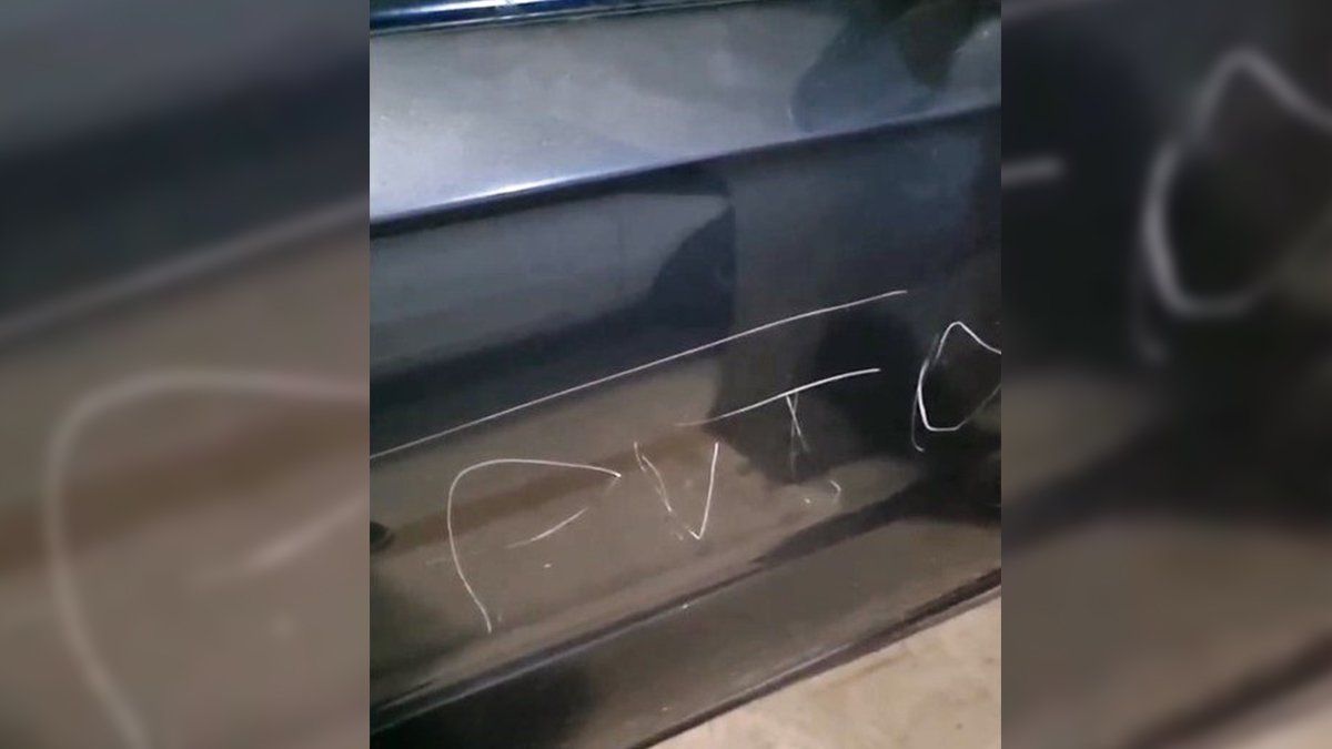 El escrito que le dejó el trapito al dueño del auto porque este se negó a darle dinero.&nbsp;