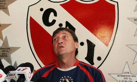 Independiente acordó la llegada de Julio Falcioni que se hará cargo del Rojo hasta diciembre de este 2021. Independiente acordó la llegada de Julio Falcioni que se hará cargo del Rojo hasta diciembre de este 2021.