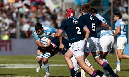 Los Pumas, la Selección Argentina de rugby masculino, en una sólida actuación derrotó a su par de Escocia por 26 a 18, en el inicio de la gira internacional de julio que contempla dos encuentros más frente al conjunto británico en ciudades del NOA.