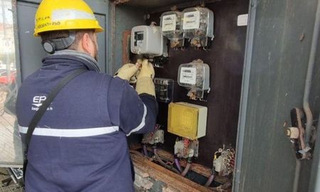 Habrá interrupciones del servicio por reemplazo de postes, mantenimiento y reformas en la red eléctrica. Habrá interrupciones del servicio por reemplazo de postes, mantenimiento y reformas en la red eléctrica.