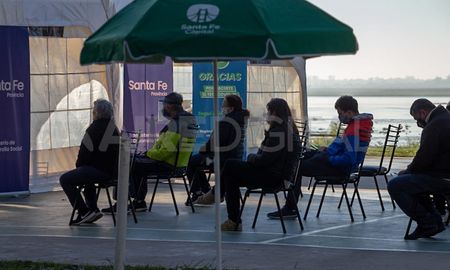 Desde este sábado 12 de junio funcionan cuatro puestos fijos de testeos en la ciudad de Santa Fe, uno de ellos en el Centro Deportivo Municipal de la Costanera. Desde este sábado 12 de junio funcionan cuatro puestos fijos de testeos en la ciudad de Santa Fe, uno de ellos en el Centro Deportivo Municipal de la Costanera.