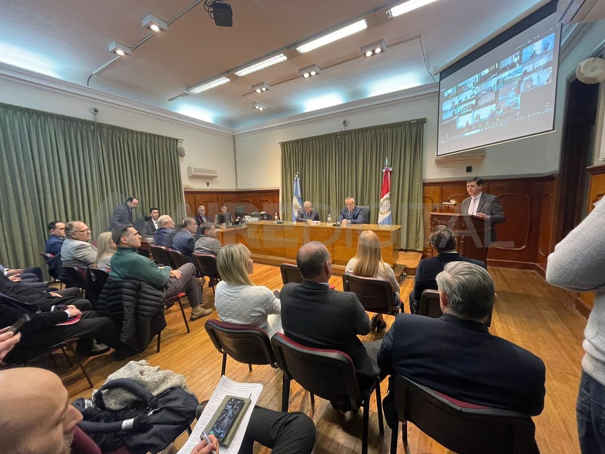 Las capacitaciones están dirigidas a magistrados, funcionarios y agentes que prestan funciones en el ámbito de las Oficinas de Gestión Judicial -Sede Penal- de la totalidad de las Circunscripciones Judiciales de Santa Fe. Las capacitaciones están dirigidas a magistrados, funcionarios y agentes que prestan funciones en el ámbito de las Oficinas de Gestión Judicial -Sede Penal- de la totalidad de las Circunscripciones Judiciales de Santa Fe.
