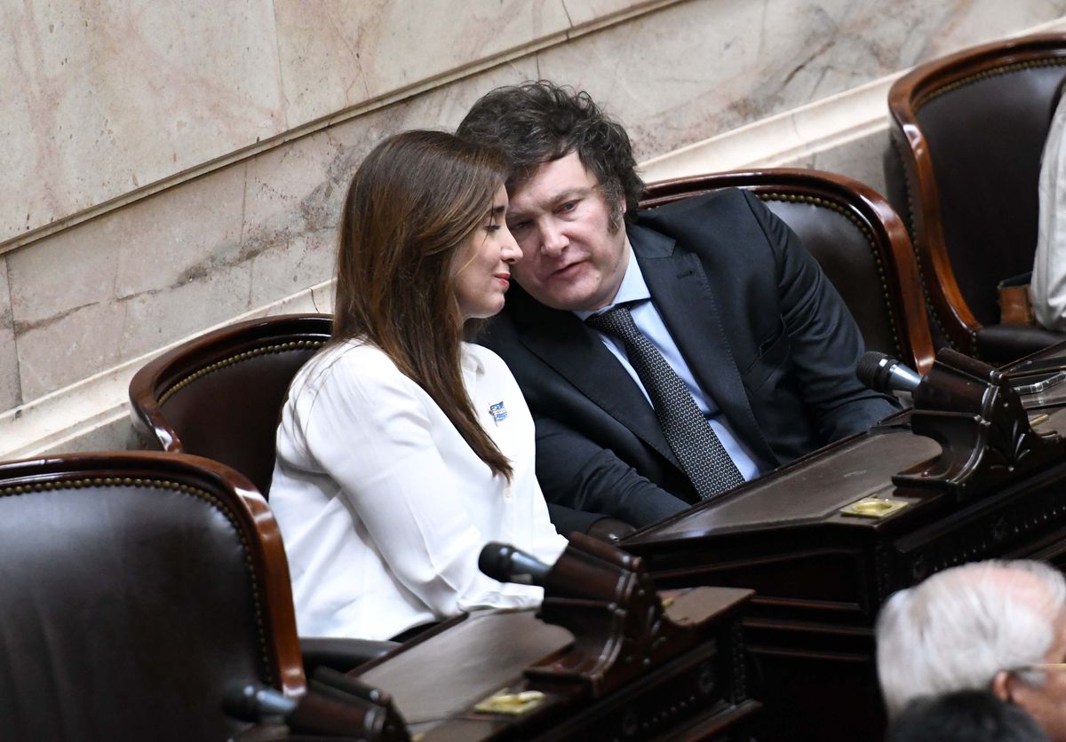 Cristina Kirchner presidió la reunión de diputados y senadores donde se ratificó el resultado electoral del balotaje del 19 de noviembre.