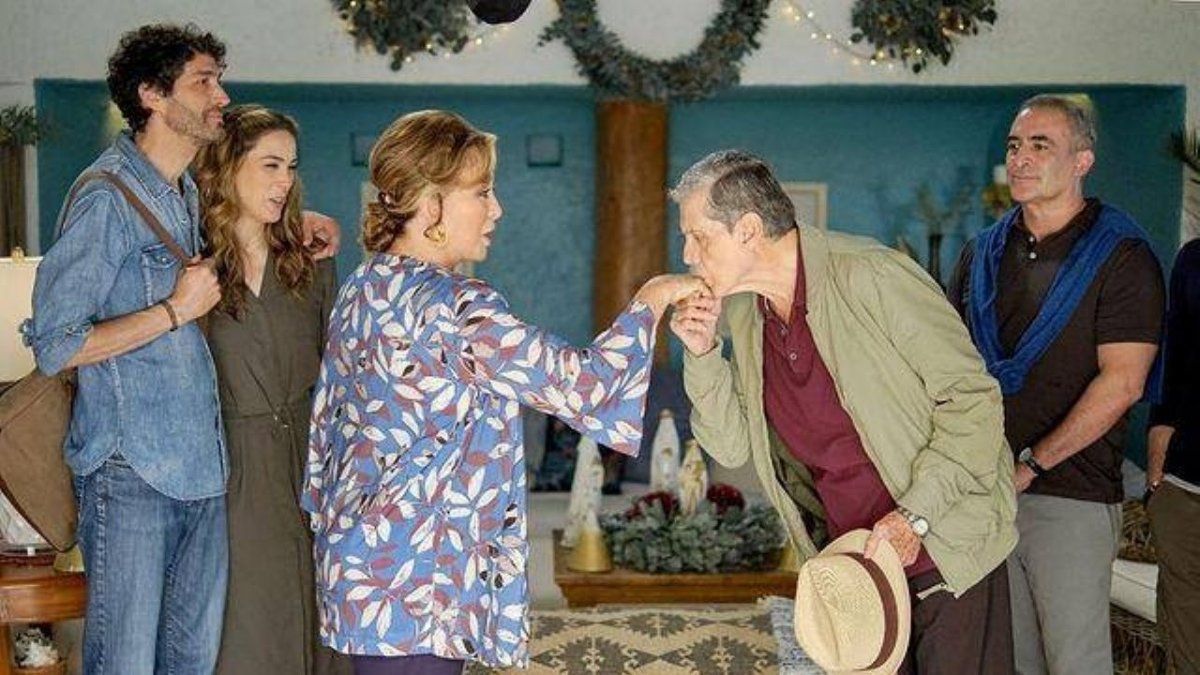 Una Navidad no tan padre se estrenó en Netflix. Está protagonizada por Angélica María