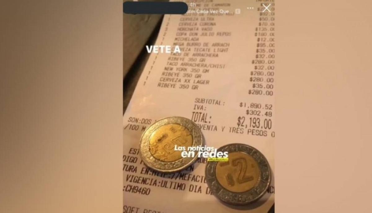 El mozo compartió la indignante situación que vivió con unos clientes, los cuales le dejaron siete pesos en monedas como propina.
