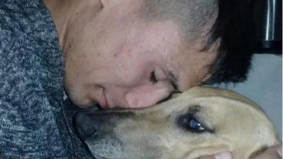 Un hombre perdió a su perro y ofrece su auto de recompensa