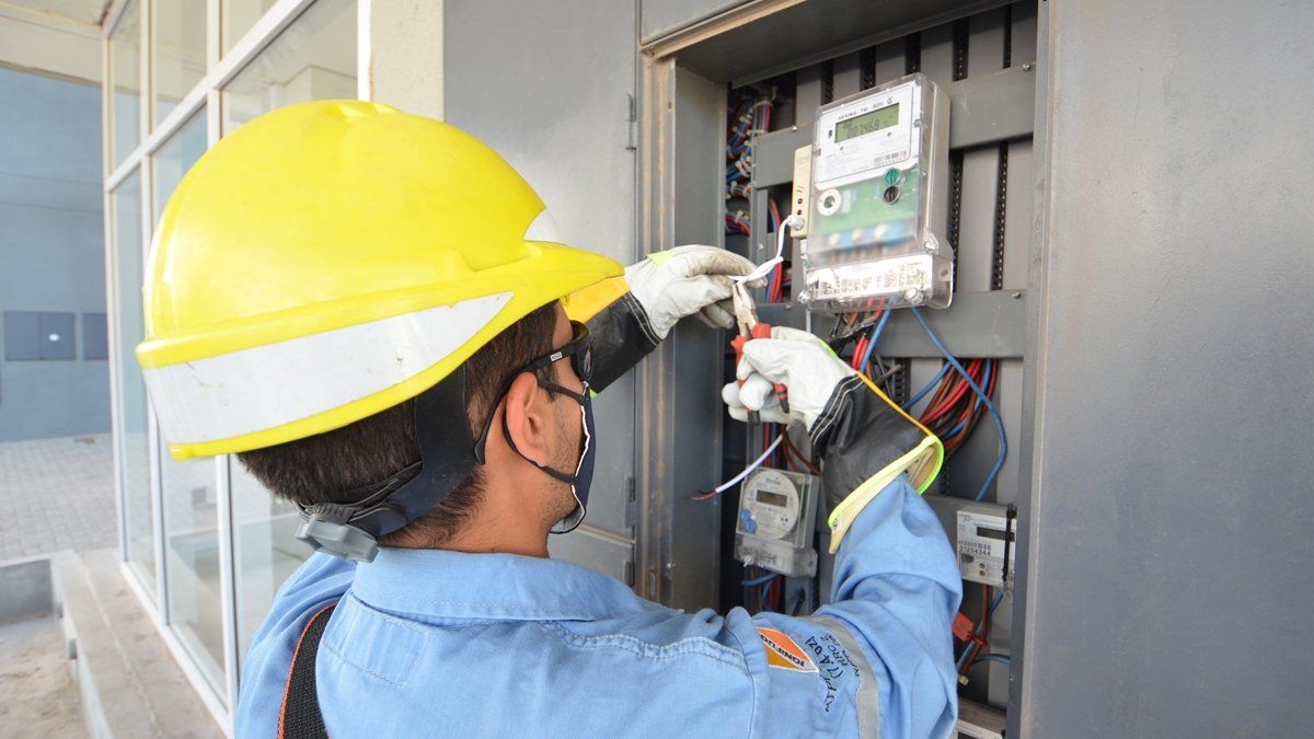En abril se realizaron 440 inspecciones de suministros de electricidad en el barrio Campiñas de Piñero y se detectaron 60 conexiones irregulares. domiciliarias.