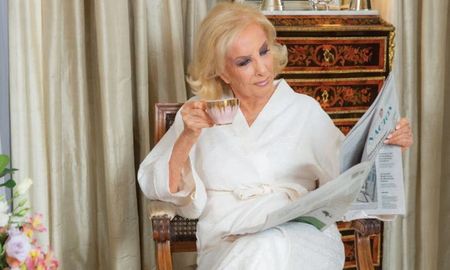 Mirtha Legrand confirmó que ya se encuentra recuperada tras sufrir una bronquitis por el frío de un teatro. Mirtha Legrand confirmó que ya se encuentra recuperada tras sufrir una bronquitis por el frío de un teatro.