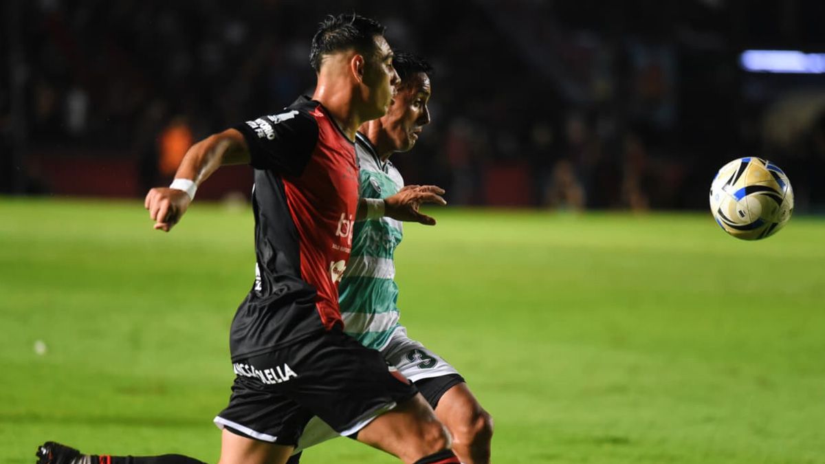 Cano estuvo errático pero fue de los que más corrió en el sabalero y mostró facetas de asistidor, pese a que no finalizaron en gol. Cano estuvo errático pero fue de los que más corrió en el sabalero y mostró facetas de asistidor, pese a que no finalizaron en gol.
