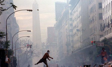 Hoy, a casi 20 años de los hechos, el Tribunal Oral Federal 6 definió condenar a Enrique Mathov a la pena de 4 años y 3 meses de prisión, a Rubén Santos a 3 años y 6 meses, y a Norberto Gaudiero a 3 años en suspenso, informó el Centro de Estudios Legales y Sociales (CELS). Hoy, a casi 20 años de los hechos, el Tribunal Oral Federal 6 definió condenar a Enrique Mathov a la pena de 4 años y 3 meses de prisión, a Rubén Santos a 3 años y 6 meses, y a Norberto Gaudiero a 3 años en suspenso, informó el Centro de Estudios Legales y Sociales (CELS).