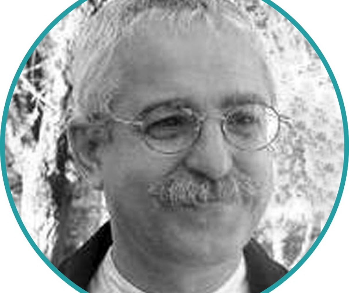 Eduardo Elías Rosenzvaig fue un historiador, ensayista, filósofo, profesor universitario, cuentista y novelista argentino.