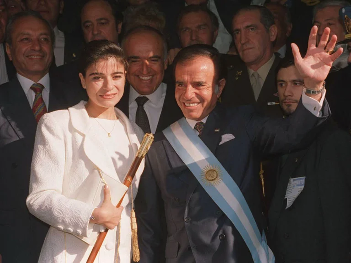Carlos Menem junto a su hija Zulemita luego de asumir su segundo mandato.