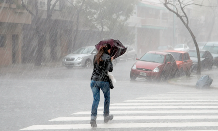 Rige alerta naranja y amarilla por vientos muy fuertes en Buenos Aires Rige alerta naranja y amarilla por vientos muy fuertes en Buenos Aires