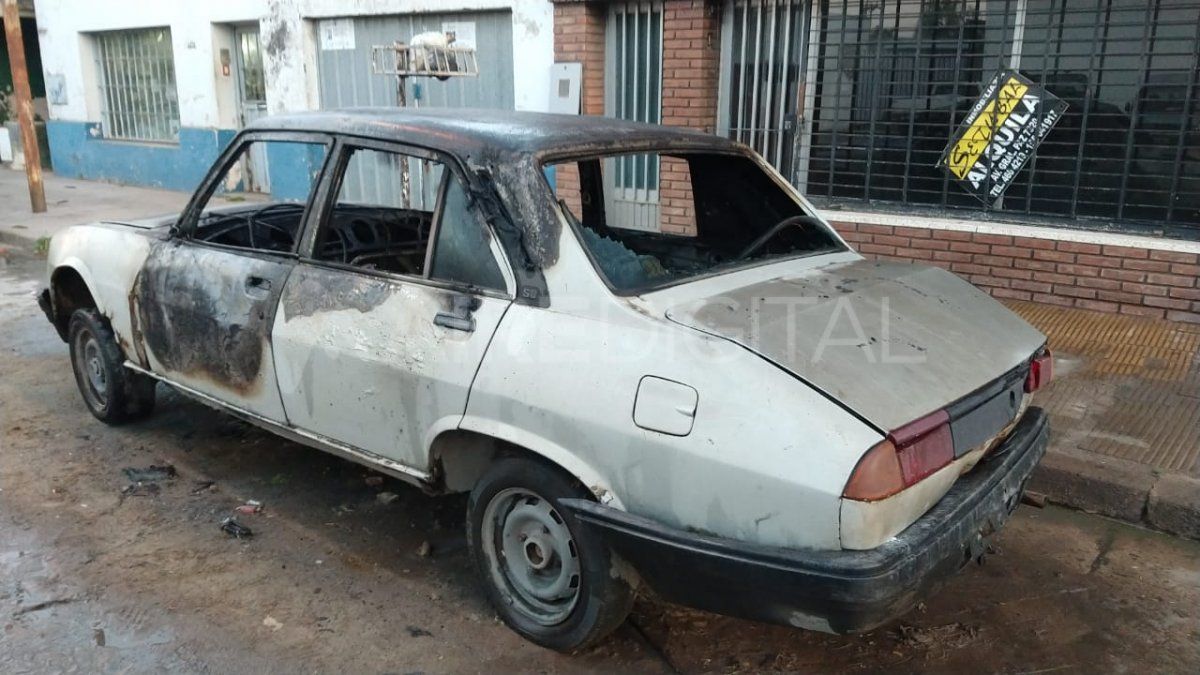 Se desconocen los motivos que generaron el incendio en el interior del auto