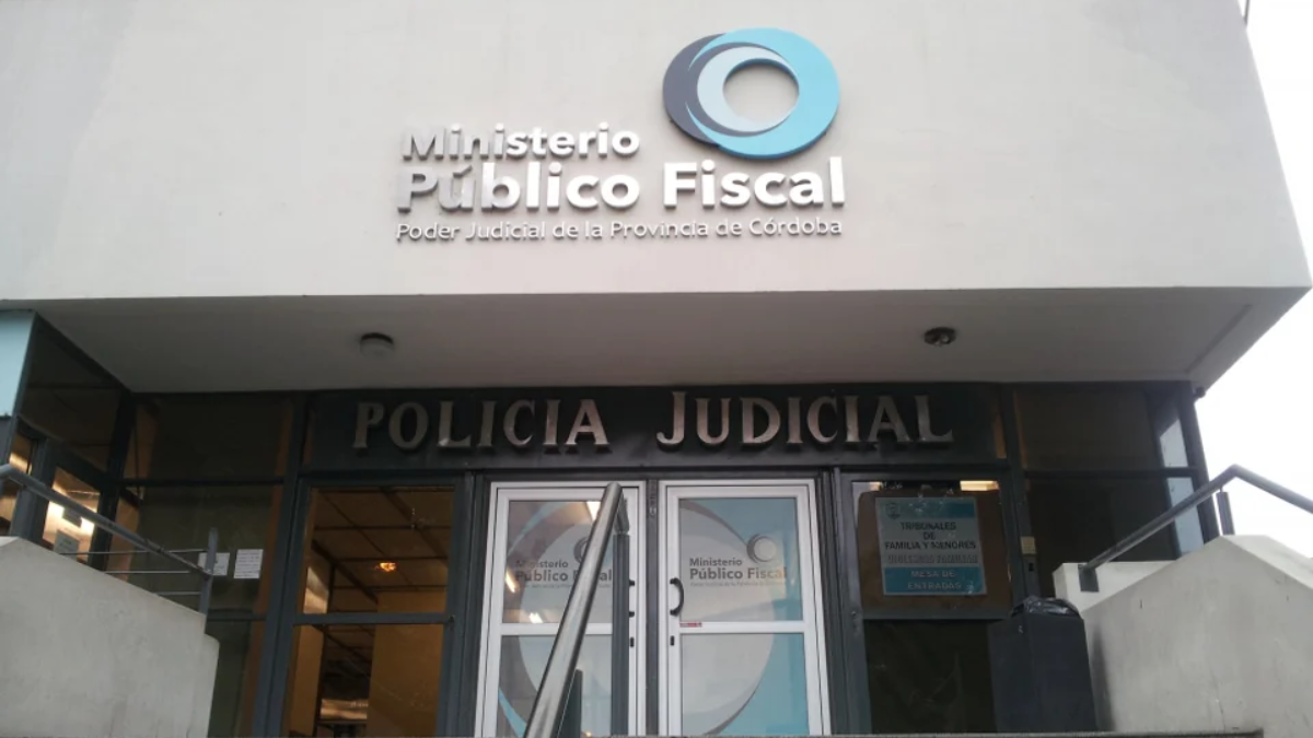 El detenido está bajo custodia en el Complejo Penitenciario de Cruz del Eje, mientras la Fiscalía evalúa los cargos El detenido está bajo custodia en el Complejo Penitenciario de Cruz del Eje, mientras la Fiscalía evalúa los cargos