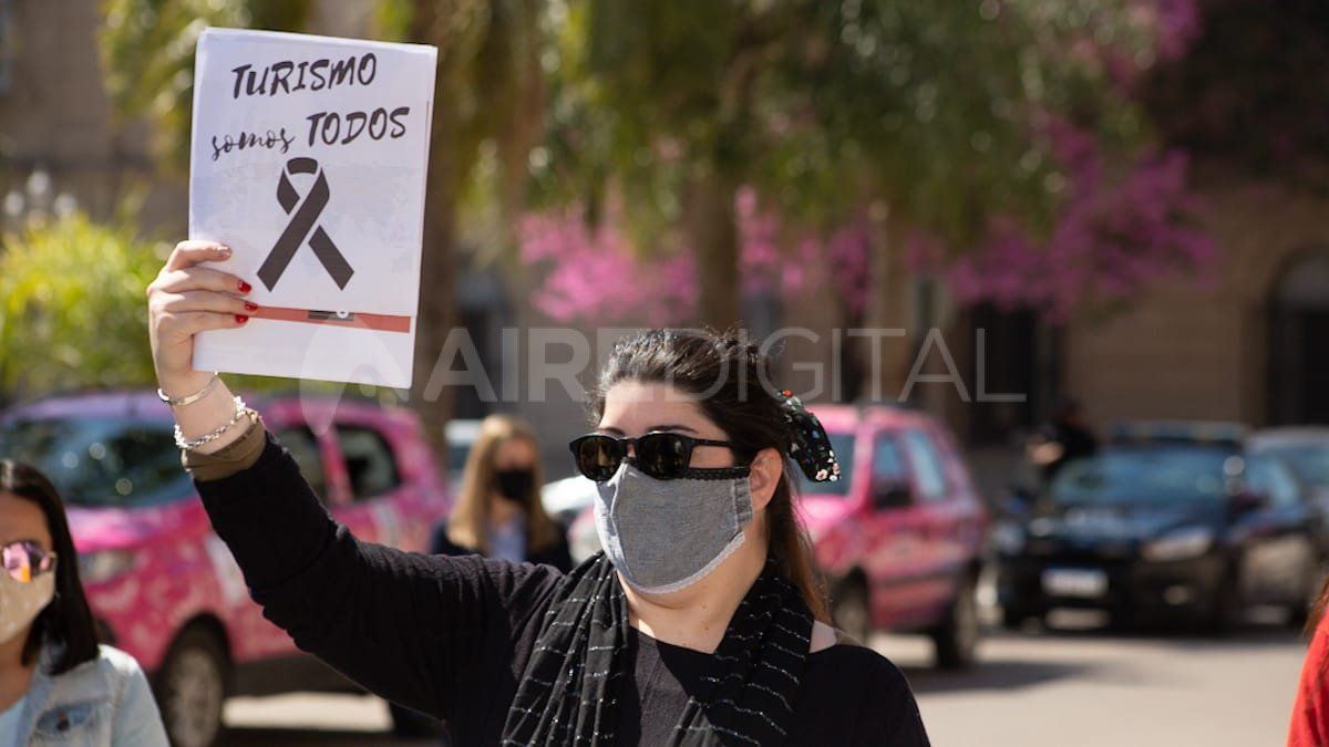 Los trabajadores de turismo se dirigieron hacia la plaza 25 de Mayo.&nbsp;